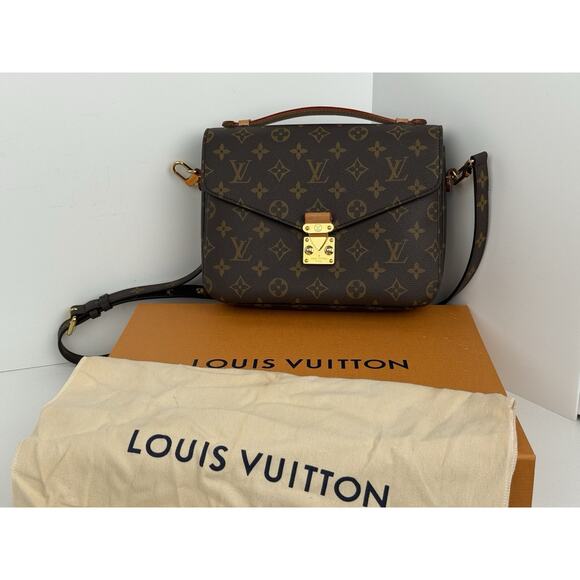 Louis Vuitton Pochette Métis Monogram Canvas Shoulder Bag with Gold Hardware - Picture 15 of 16